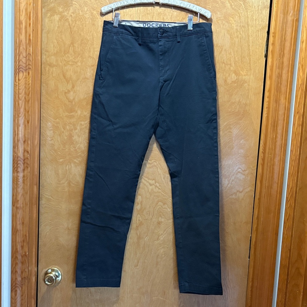 Dockers Men's Dark Blue Chinos